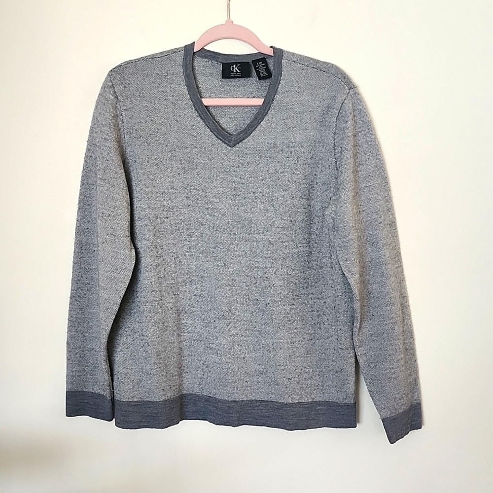 Calvin Klein neutral v neck long sleeve sweater, merino wool blend, Large